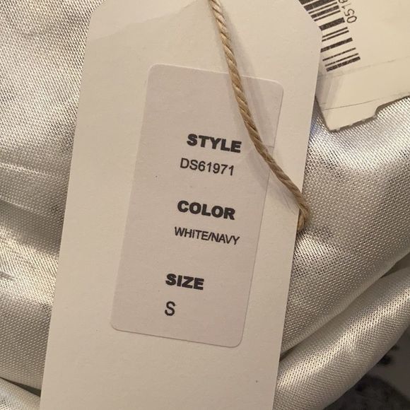 Sadie & Sage blue & white jumper w/ a bottom ruffle and criss cross back. - Picture 11 of 12